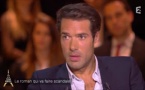 Le canular de Nicolas Bedos <br>dans dans l'émission "Un soir à la Tour Eiffel"