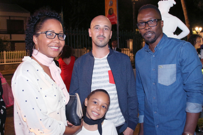 Vernissage<br>DOSS expose à Saint-Denis Vernissage<br>DOSS expose à Saint-Denis