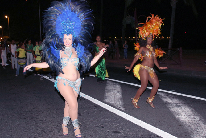 Marché de nuit à Saint-Denis<br>Sur des airs de samba... Marché de nuit à Saint-Denis<br>Sur des airs de samba...
