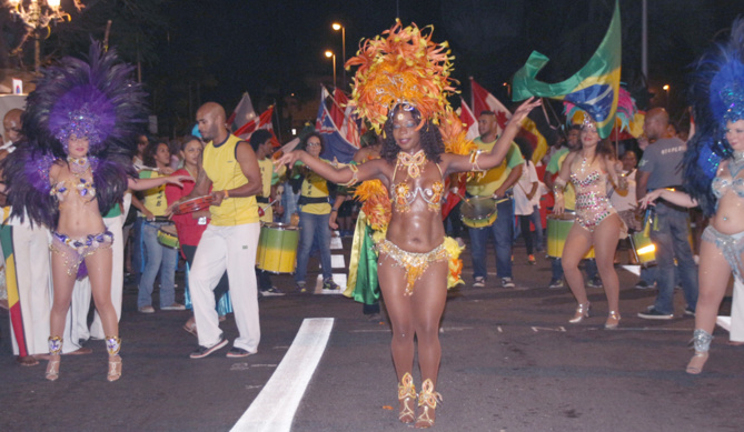 Marché de nuit à Saint-Denis<br>Sur des airs de samba... Marché de nuit à Saint-Denis<br>Sur des airs de samba...