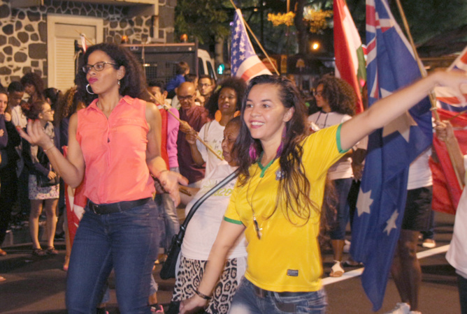 Marché de nuit à Saint-Denis<br>Sur des airs de samba... Marché de nuit à Saint-Denis<br>Sur des airs de samba...