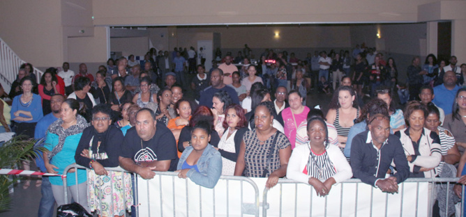 Le public dans la Salle des Fêtes de La Mare