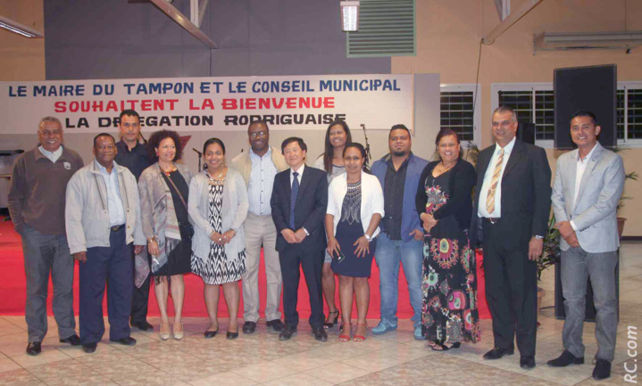La délégation de Rodrigues reçue par André Thien Ah Koon, maire du Tampon La délégation de Rodrigues reçue par André Thien Ah Koon, maire du Tampon
