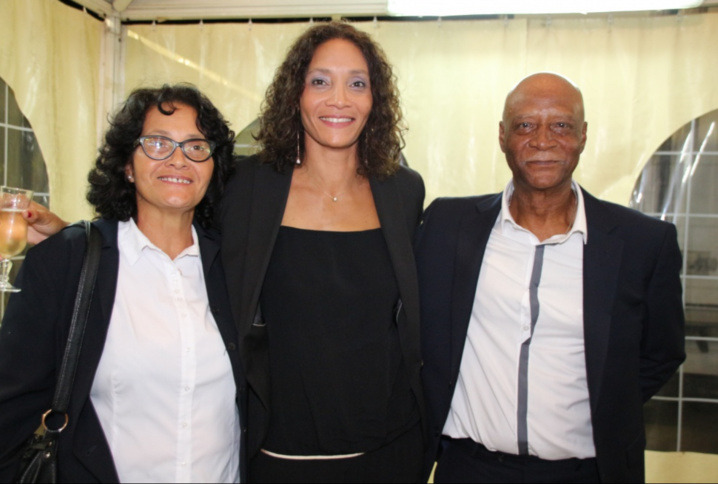 Leïla avec ses parents Leïla avec ses parents