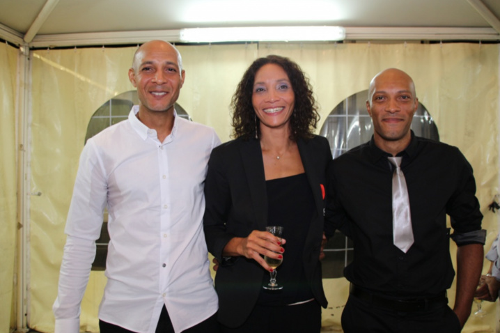 Leïla avec deux de ses frères Leïla avec deux de ses frères