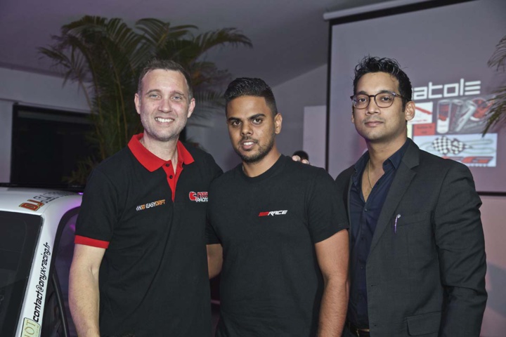 Olovier avec Guillaume Narayanin (à droite) et un ami Olovier avec Guillaume Narayanin (à droite) et un ami