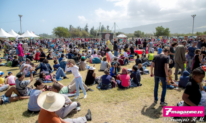 Enormément de monde sur la pelouse de l'Etang du Gol Enormément de monde sur la pelouse de l'Etang du Gol