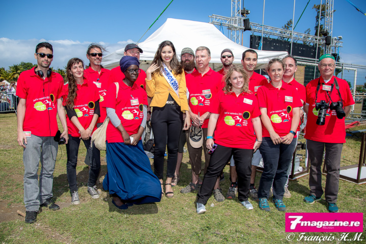 Avec l'équipe de l'Observatoire de Paris et Michel Vignand (à l'extrême droite) Avec l'équipe de l'Observatoire de Paris et Michel Vignand (à l'extrême droite)