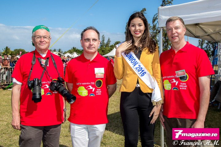 Michel Vignand, avec deux appareils photo svp, était fier d'accueillir Miss Réunion sur le site du Gol