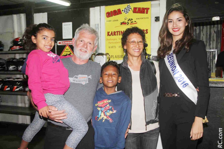 Avec la famille Charnais qui gère le Giga Kart de Saint-Louis