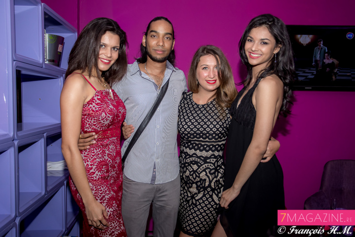 Vanille M'Doihoma et Azuima Issa étaient venues soutnenir Miss Réunion 2016 Vanille M'Doihoma et Azuima Issa étaient venues soutnenir Miss Réunion 2016