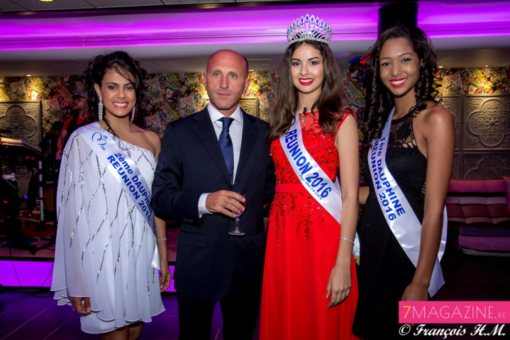 Anaïs, Ambre et Raïssa avec l'un des actionnaires principaux du Casino de Saint-Denis Anaïs, Ambre et Raïssa avec l'un des actionnaires principaux du Casino de Saint-Denis