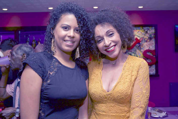 Jessica Boyer (à droite), animatrice réseau boutiques Kenza, et sa collaboratrice Jessica Boyer (à droite), animatrice réseau boutiques Kenza, et sa collaboratrice