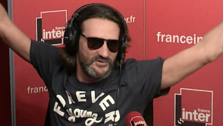 Frédéric Beigbeder débarque ivre à la radio