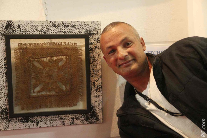 Jean-Luc Técher est le premier brodeur de Cilaos. On en reparlera certainement Jean-Luc Técher est le premier brodeur de Cilaos. On en reparlera certainement