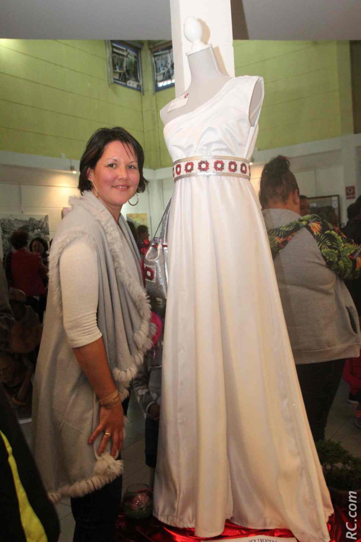 Karine Turpin « habille » vos robes avec de belles broderies. Karine Turpin « habille » vos robes avec de belles broderies.