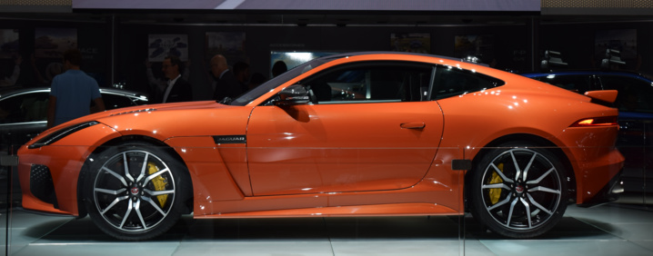 La Jaguar F-Type de profil...