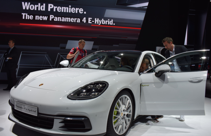 La Panamera 4 E-Hybrid sera disponible en 2017 La Panamera 4 E-Hybrid sera disponible en 2017