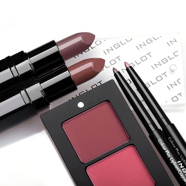 Des couleurs nudes qui nous font craquer.. Des couleurs nudes qui nous font craquer..