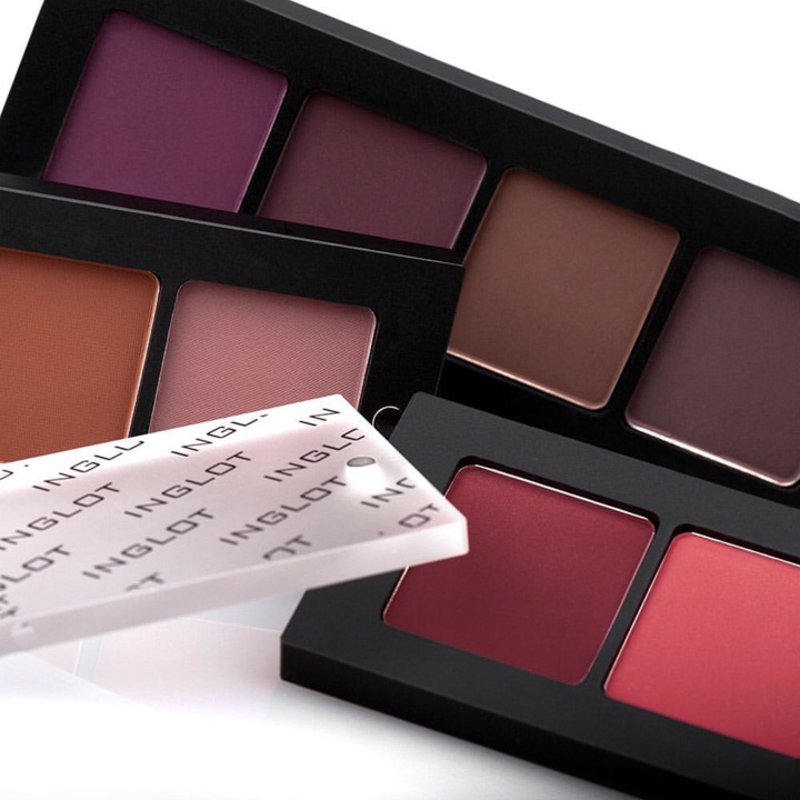 Des fards à paupières mats aux couleurs intenses et irrésistible en cette saison.. Des fards à paupières mats aux couleurs intenses et irrésistible en cette saison..