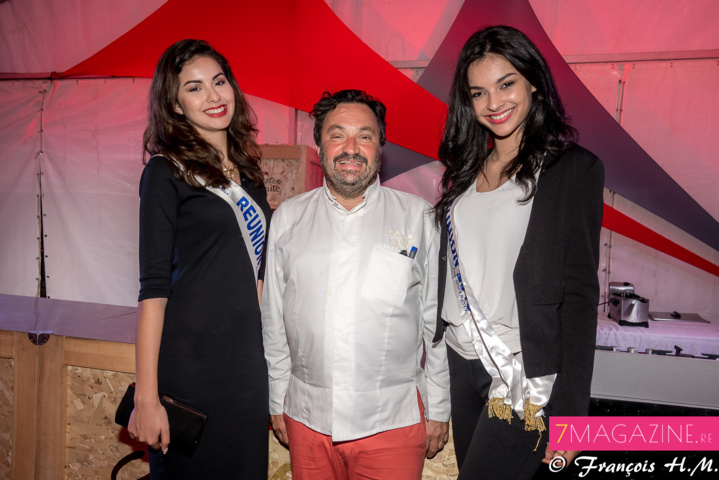 Le chef Yves Candeborde entre Ambre N'guyen et Azuima Issa Le chef Yves Candeborde entre Ambre N'guyen et Azuima Issa