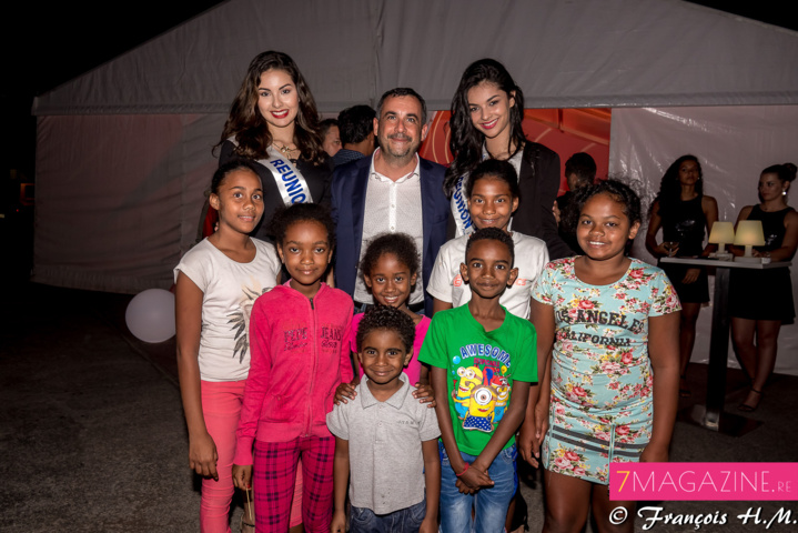 Avec les enfants des habitants de la SHLMR Avec les enfants des habitants de la SHLMR
