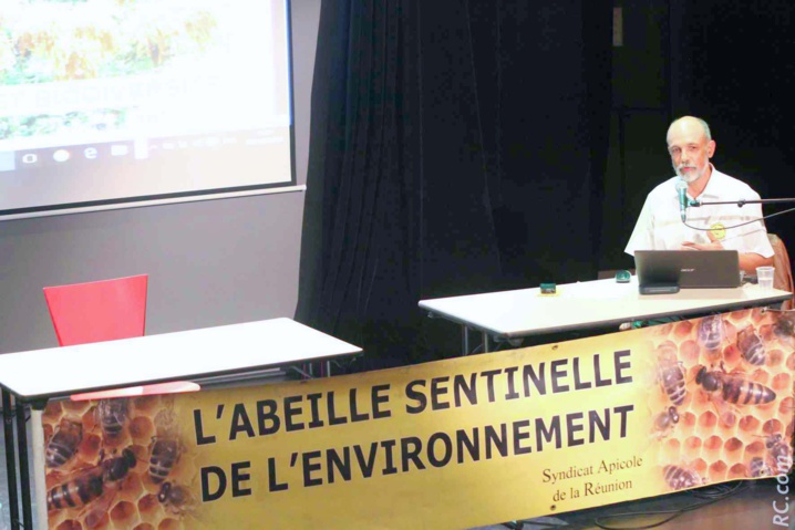 Le conférencier François Payet, président du Syndicat Apicole de la Réunion Le conférencier François Payet, président du Syndicat Apicole de la Réunion
