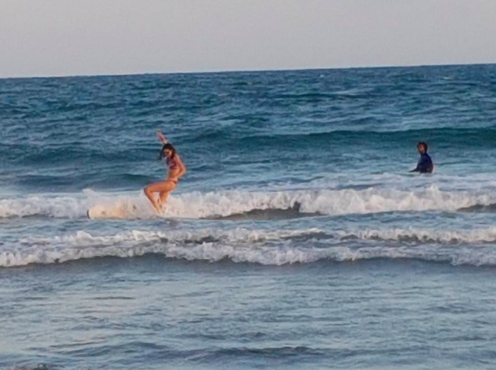 Séance de surf pour Miss Réunion à Madagascar Séance de surf pour Miss Réunion à Madagascar