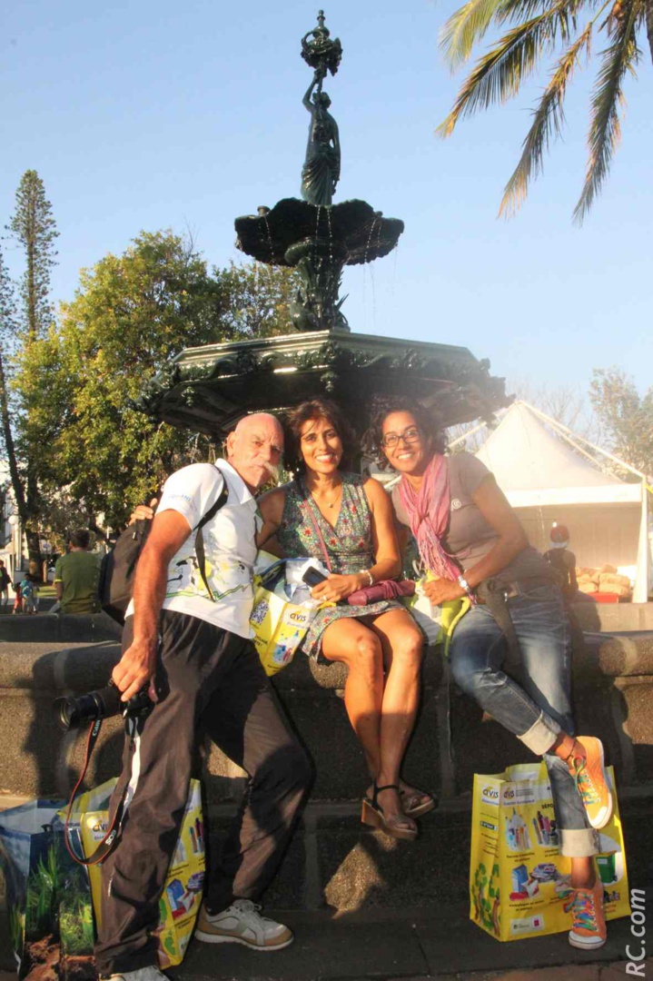 Une chouette ambiance dans les jardins de l'hôtel de ville, en attendant le grand rush