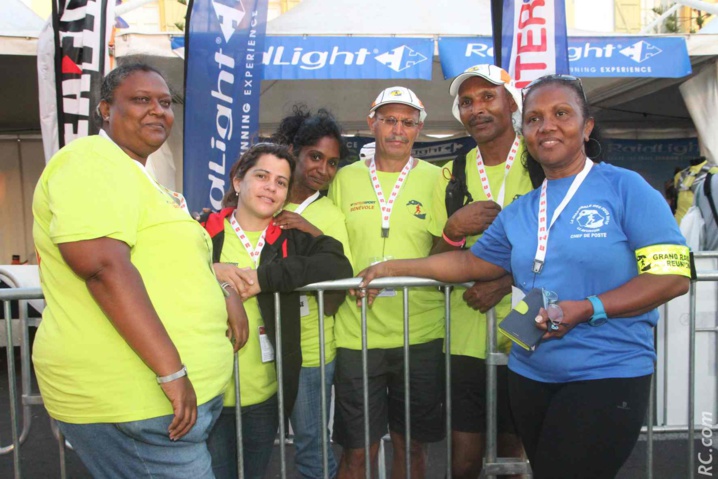 Quelques uns des bénévoles de l'association Coup d'Main qui restent fidèles au Grand Raid