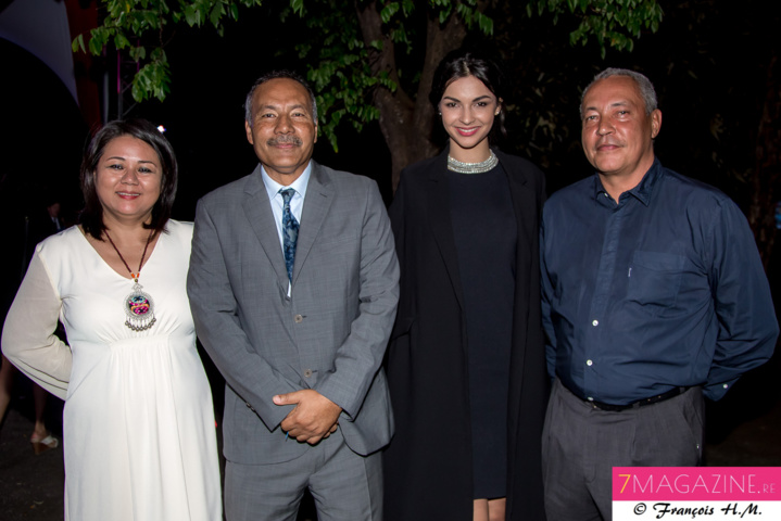 Bernard Von Pine et son épouse, Azuima Issa, et un invité Bernard Von Pine et son épouse, Azuima Issa, et un invité