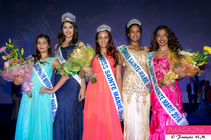 Les lauréates avec Ambre N'guyen, Miss Réunion 2016, et Audrey Lebon, Miss Sainte-Marie 2015