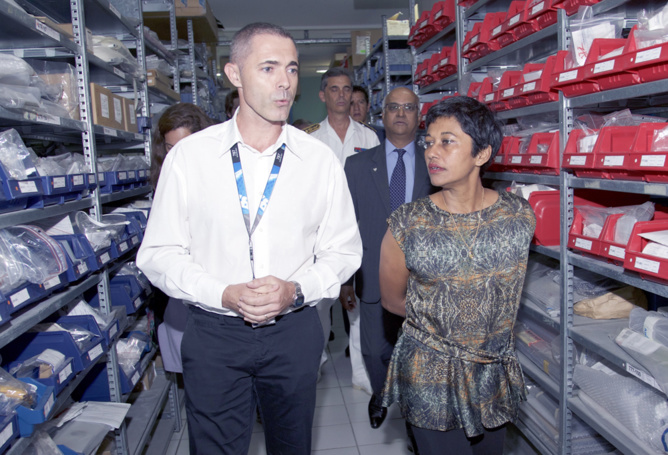 La Ministre des Outre-mer en visite à Air Austral