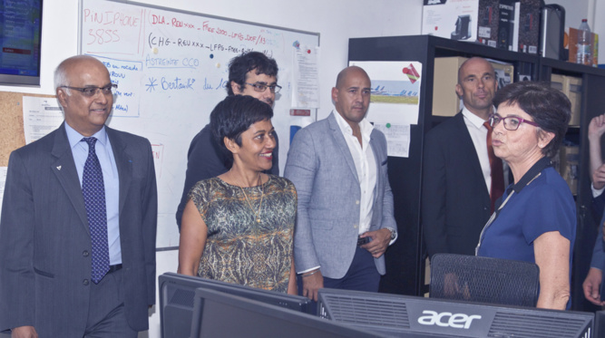 La Ministre des Outre-mer en visite à Air Austral