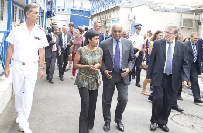La Ministre des Outre-mer en visite à Air Austral