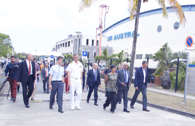 La Ministre des Outre-mer en visite à Air Austral La Ministre des Outre-mer en visite à Air Austral