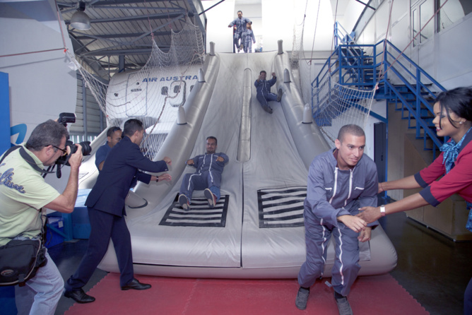 La Ministre des Outre-mer en visite à Air Austral