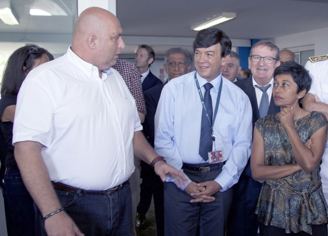 La Ministre des Outre-mer en visite à Air Austral La Ministre des Outre-mer en visite à Air Austral
