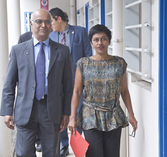 La Ministre des Outre-mer en visite à Air Austral