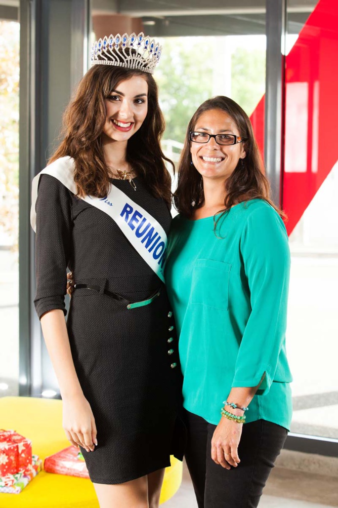 Miss Réunion avec Isabelle Anquetil, attachée de direction Sodegis et responsable de cette action Miss Réunion avec Isabelle Anquetil, attachée de direction Sodegis et responsable de cette action