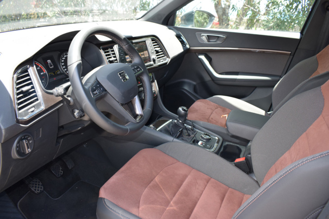 Des sièges bi-ton sur la version essayée... Des sièges bi-ton sur la version essayée...