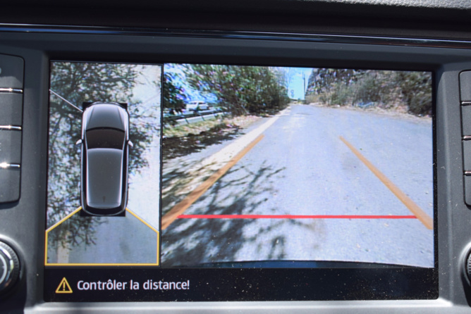 Caméra de recul avec vision à 360° sur la version supérieure Caméra de recul avec vision à 360° sur la version supérieure