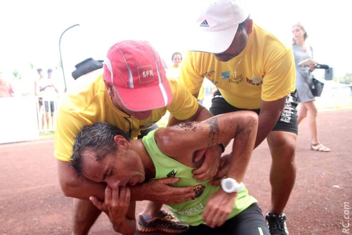 Christophe Berçon s'écroule une fois la ligne d'arrivée franchie. Son équipe est 2ème!