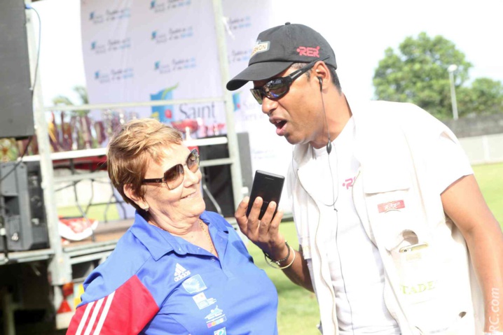 Monique Cathala au micro de Radio Est qui nous a fait vivre en direct cette belle course