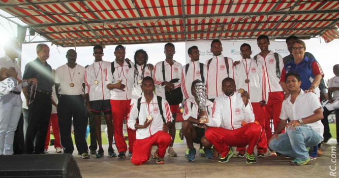 L'armada de la Grand Ile félicitée sur le podium par tous les officiels et le public