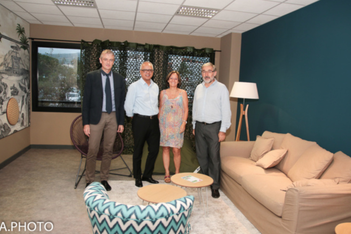 Dans l'un des salons de L'Usine Dans l'un des salons de L'Usine