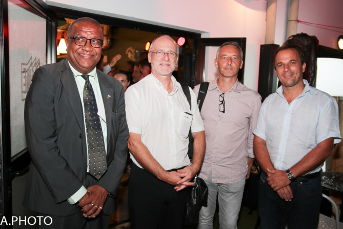 Jocelyn Trulès, adjoint au maire de Sainte-Marie (à gauche), était présent pour l'inauguration... Jocelyn Trulès, adjoint au maire de Sainte-Marie (à gauche), était présent pour l'inauguration...