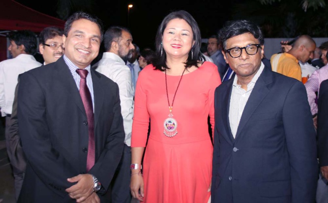 Sanjeev Kumar Bhati, Mme Von-Pine, et Son Excellence Dr. Mohan Kumar Sanjeev Kumar Bhati, Mme Von-Pine, et Son Excellence Dr. Mohan Kumar