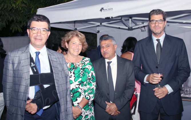 Maurice Barate et son épouse, Younous Ravate, Consul de Maurice à La Réunion, et un invité Maurice Barate et son épouse, Younous Ravate, Consul de Maurice à La Réunion, et un invité