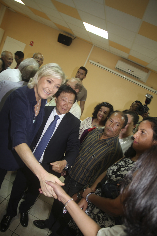 Marine Le Pen à la Mairie du Tampon Marine Le Pen à la Mairie du Tampon